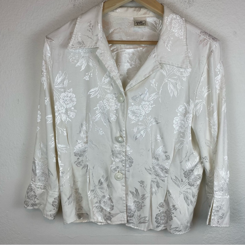 VTG Arielle Tyler Women’s Large Floral Jacquard Long Sleeve Button Up White‎